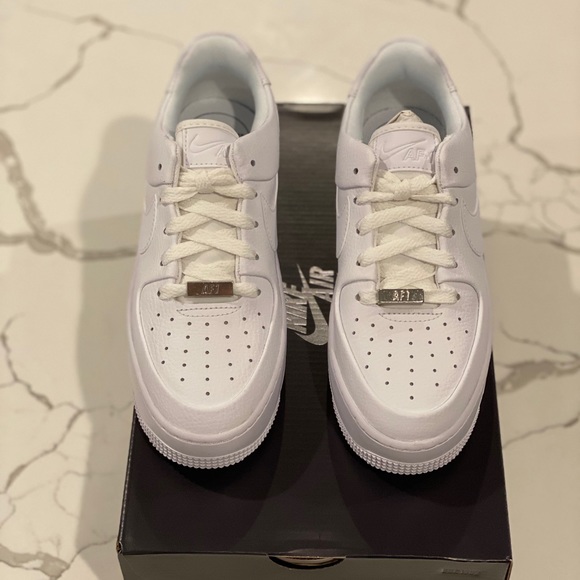 Nike Air Force 1 Sage Low in White - Picture 2 of 7